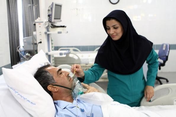 پرستاری در منزل یا بیمارستان: کدام انتخاب به‌صرفه‌تر است؟