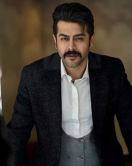 بیوگرافی و عکس های سهیل قاصدی بازیگر و مجری