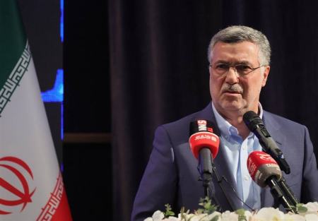 وزیر بهداشت: ارز ترجیحی دارو فعلاً حذف نمی‌شود