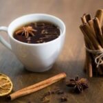 چای کهنه درد معده می‌آورد