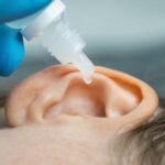 آب رفتن در گوش؛ چه زمانی به پزشک مراجعه کنیم؟