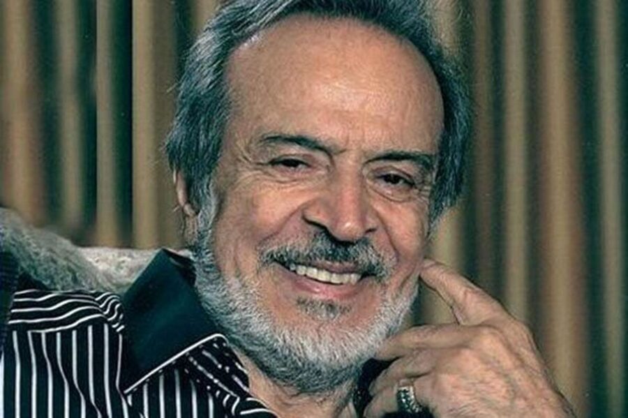 ایرج قادری در دفترش کارش در دهه ۷۰+ عکس