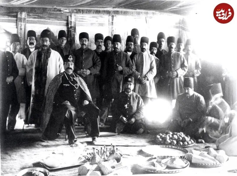 تصویری کمتر دیده شده از یک مراسم تاریخی در دربار پادشاه ایران +عکس تصویری کمتر دیده شده از یک مراسم تاریخی در دربار پادشاه ایران +عکس