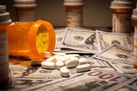 کمبود ۸۰ تا ۹۰ قلم دارو در ایران بخاطر کمبود نقدینگی در بازار