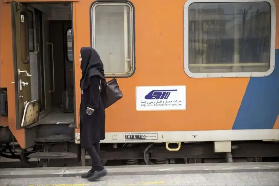 آغاز پیش‌فروش بلیط قطار ویژه اسفند/ مسافران جا نمانند