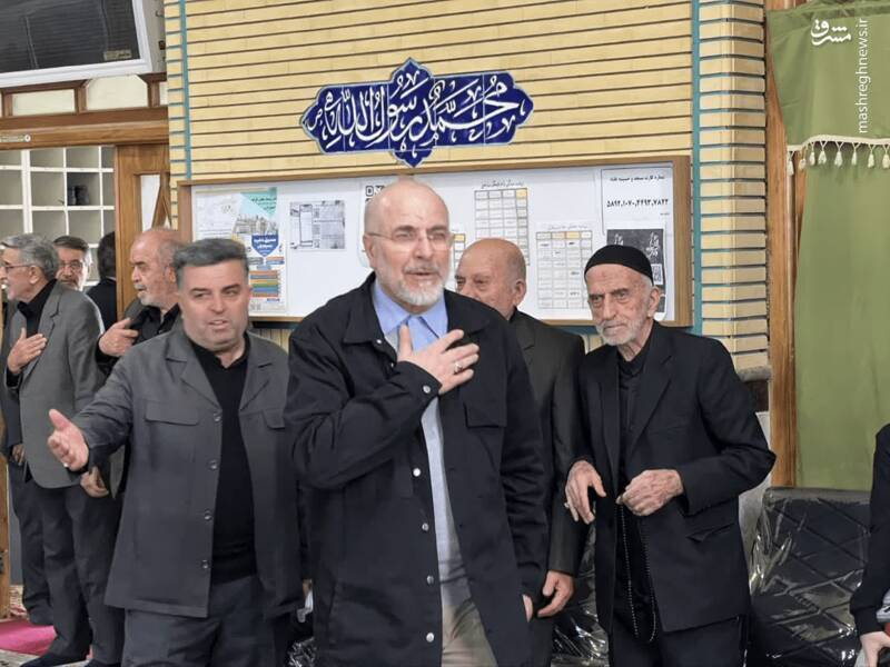 حضور قالیباف در یک مراسم ختم همراه با پدرش حضور قالیباف در یک مراسم ختم همراه با پدرش