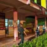 حمله یک نوجوان با اسلحه پلیس به مدرسه‌ای در تایلند