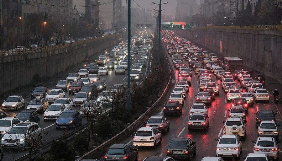 وضعیت ترافیکی تهران / ترافیک اکثر بزرگراه‌ها و معابر روان هستند