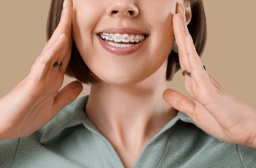 سن مناسب برای ارتودنسی بزرگسالان؛ آیا برای داشتن لبخند رویایی دیر شده است؟