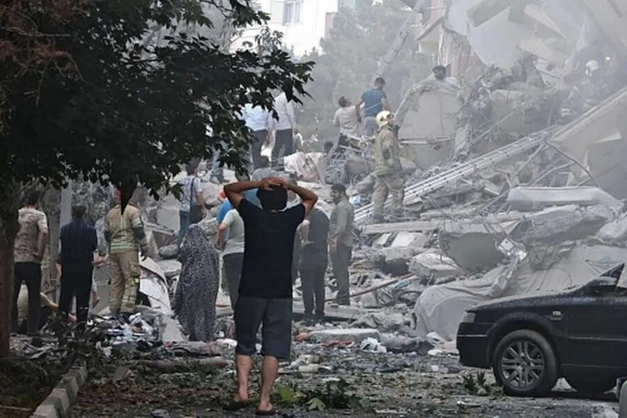 مردم همچنان در شوک هستند / وسط برگی از تاریخ رها شده‌ایم