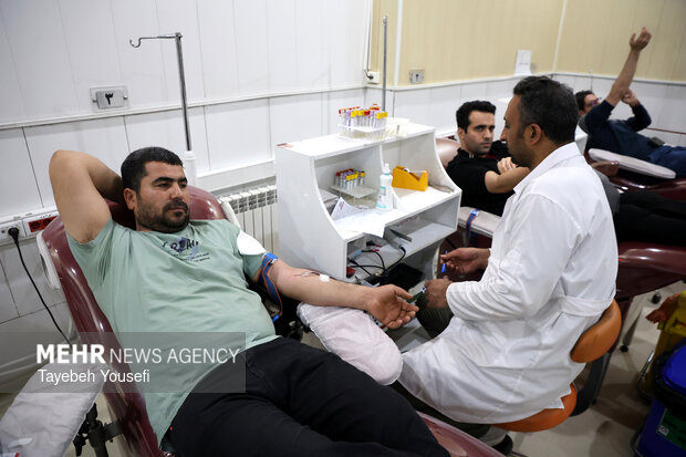 اطمینان‌بخشی فرماندار سمنان از ذخایر خونی؛ اهدای ماهانه یک هزار واحد