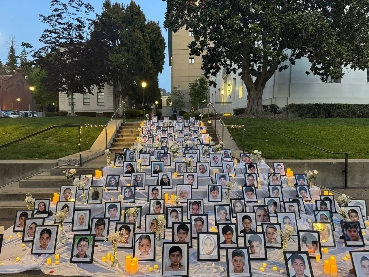 تصاویر دردناک از کودکان شهید میناب در دانشگاه برکلی آمریکا