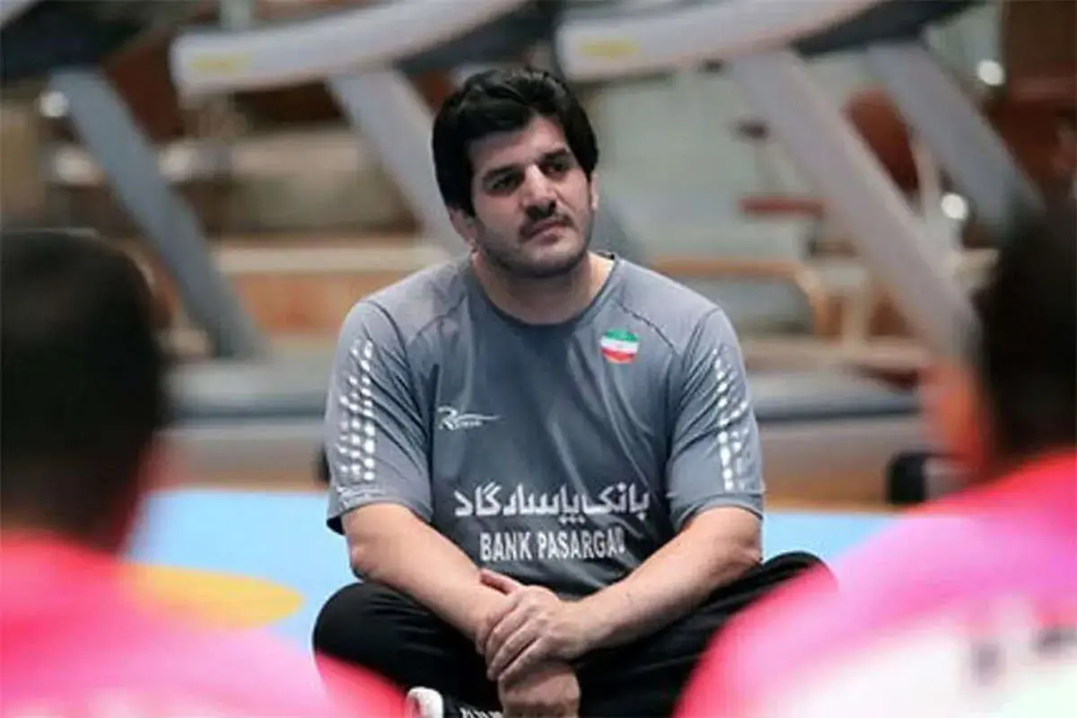 حضور رسول خادم برسر مزار شهدای میناب+ عکس