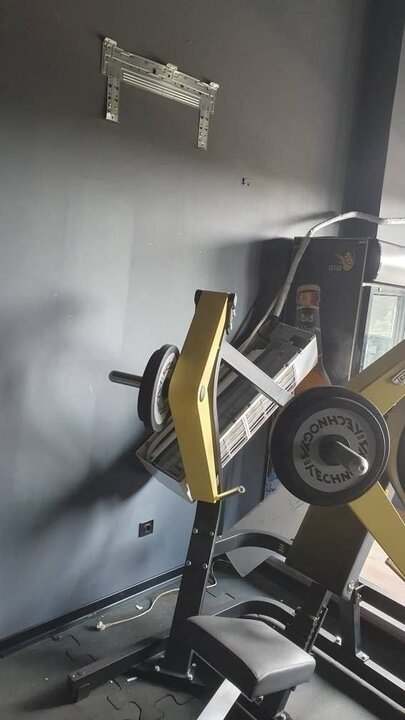 خسارت وارده به سالن ایرانیان وزنه‌برداری پس از بمباران + عکس