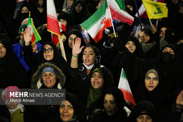 دختران زنجانی از شکوه حماسه حضور در صحنه دفاع از وطن می‌گویند