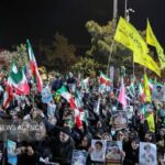 میدان‌داری مردم اراک در شب‌های حماسه زیر بارش شدید باران