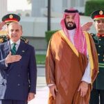 ورود نخست وزیر پاکستان به عربستان برای مذاکره با محمد بن سلمان