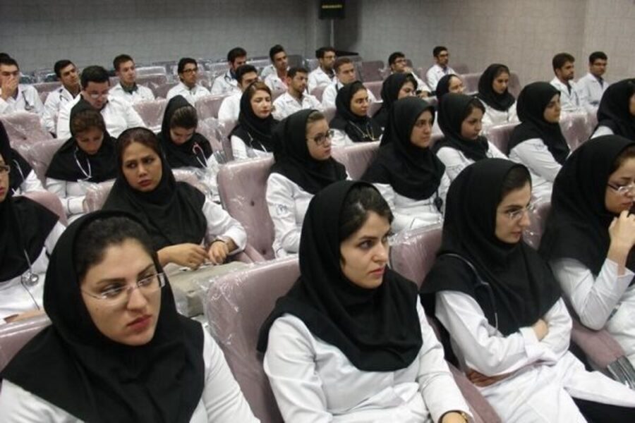 امتحانات پایان ترم این دسته از دانشجویان حضوری برگزار می‌شود