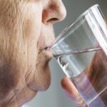 افزایش خطر زوال عقل در اثر نوشیدن آب!