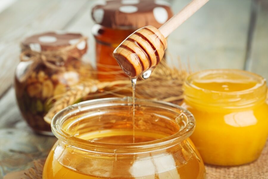 طب سنتی؛ خواص عسل طبیعی و نقش آن در بهبود سلامت عمومی