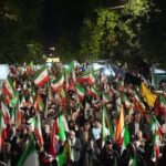 مردم همچنان پای انقلاب و رهبری ایستاده اند؛ حماسه حضور در موج ۹۸