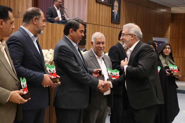 استاندار کرمان: از تشکل‌ها نقد صریح و ارائه راهکار می‌خواهیم