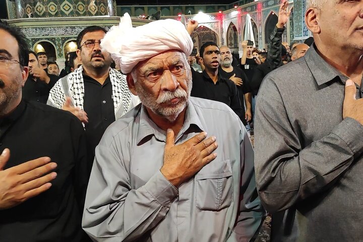 عزاداری به سبک «سیستانی ها» در حرم مطهر رضوی در شب شهادت امام رضا(ع)