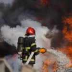 مهار حریق پسماند گلابگیری در جاده مشهداردهال کاشان